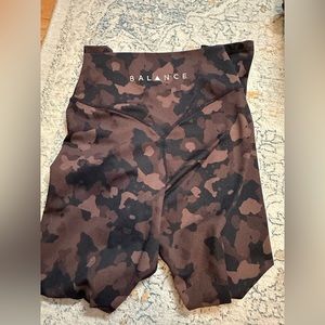 Balance brown camo leggings